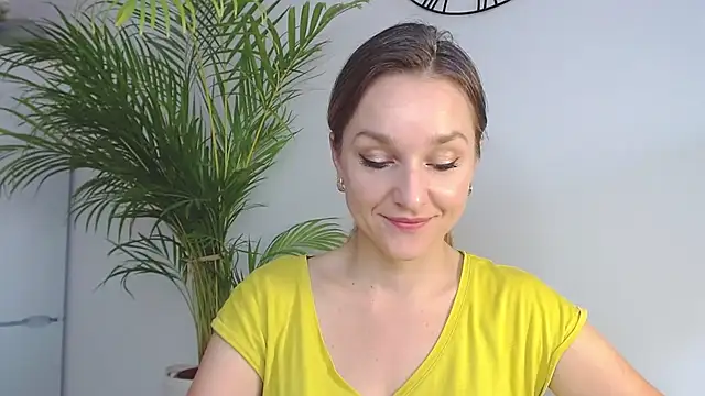 Snapshot of AliciaDesire chatting on December 2, 8:48 am AliciaDesire online show from December 2, 8:48 am