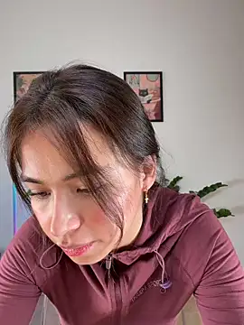 Adriennesexxx online show from May 25, 1:32 pm