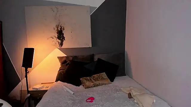 Miiaa wallace online show from March 28, 8:30 pm