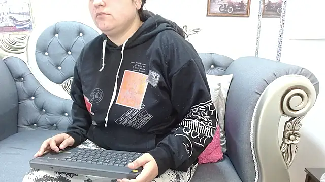 KataleyaStiward online show from May 12, 12:45 pm