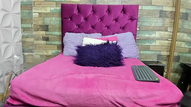 KataleyaStiward online show from April 28, 12:31 pm