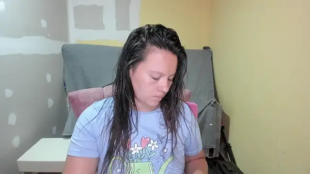 lauraguzman online show from May 15, 3:54 am