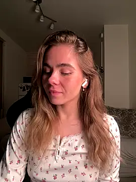 SkyBriii online show from October 20, 3:04 pm