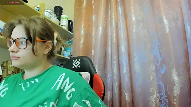 Seductive She Wolf online show from April 6, 4:30 pm