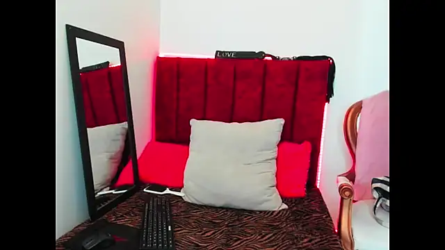 Snapshot of Taylorbdsm chatting on September 20, 8:07 pm Taylorbdsm online show from September 20, 8:07 pm