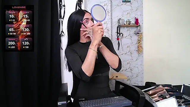 akinoro  online show from April 4, 5:45 pm