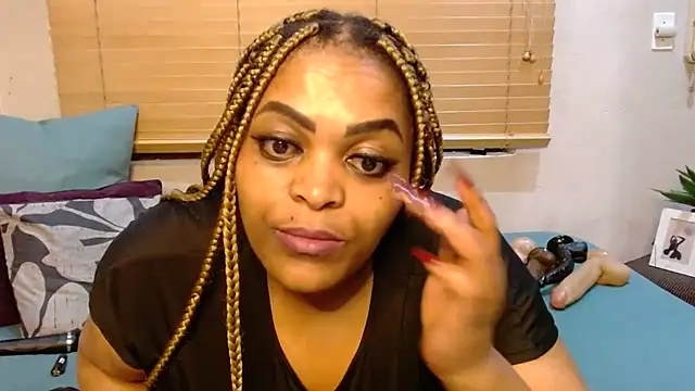 HotCurvyAssx38 online show from September 26, 12:36 pm