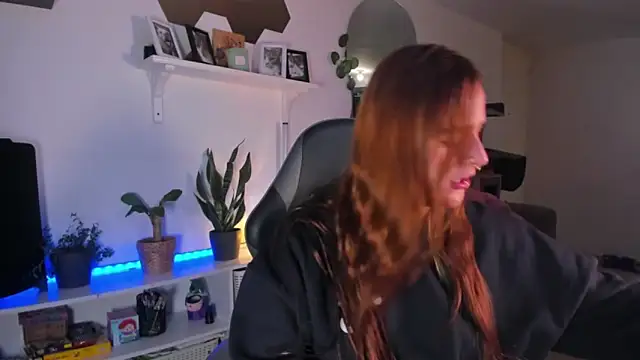 evy orange1 online show from February 3, 6:11 am