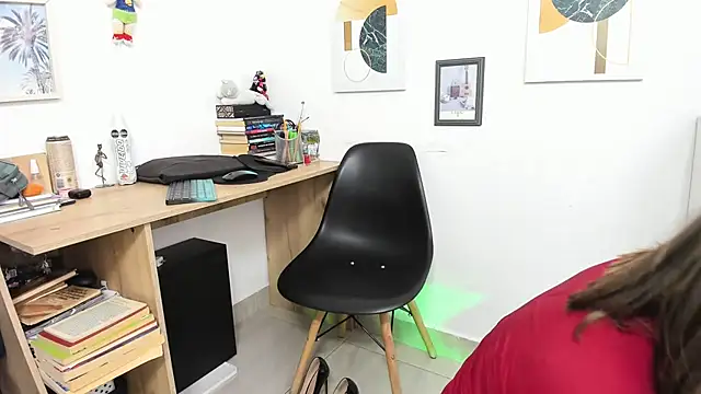 Emma Jnes online show from November 13, 3:55 pm