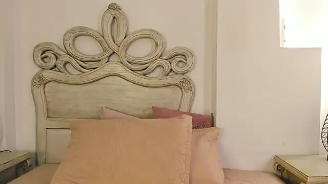 SamanthaFerrer   online show from May 5, 8:01 pm