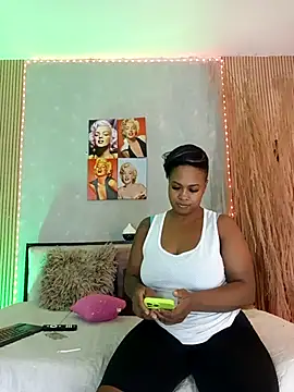 nahiarapalmer19 online show from April 5, 6:07 pm