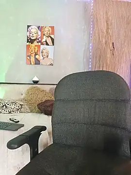 nahiarapalmer19 online show from May 24, 6:07 pm