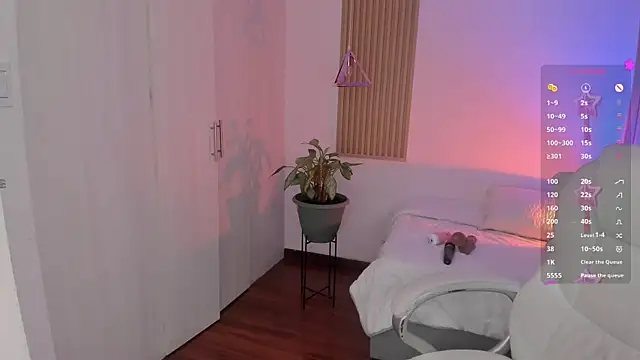 Kendall Bunnyy online show from October 14, 10:45 pm