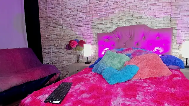 Snapshot of kitty_queen10 chatting on October 2, 4:06 am kitty queen10 online show from October 2, 4:06 am