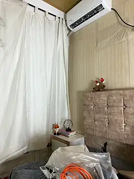 littlemelodi18 online show from March 19, 3:33 am