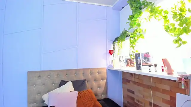 amber-hill online show from June 24, 12:15 pm
