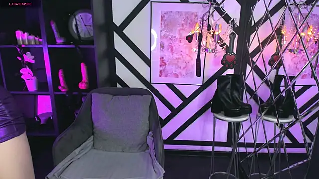Lily Moonlight online show from May 6, 2:10 pm