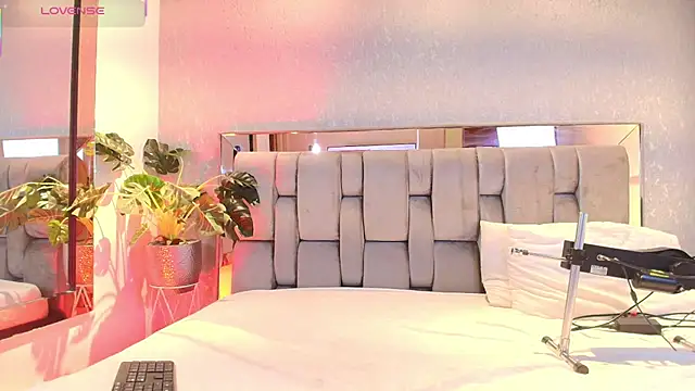 RoseTaylor   online show from February 5, 5:10 am