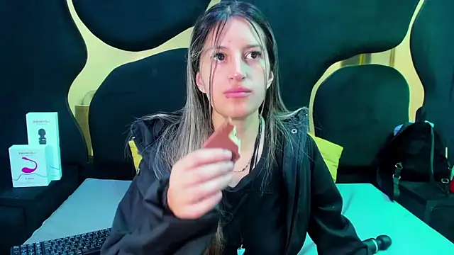 GiaRoussel online show from October 21, 3:16 pm