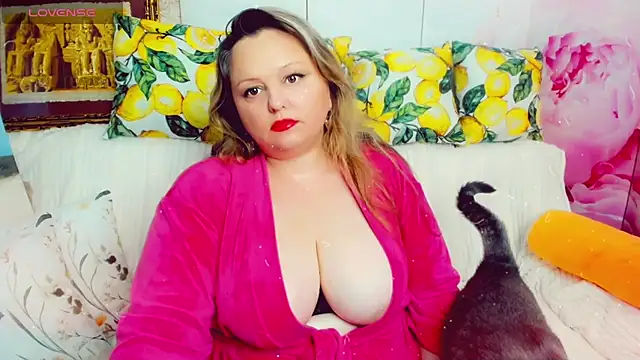 KlaraHoll online show from May 20, 4:59 pm