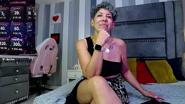 Julianewell online show from May 11, 12:18 pm