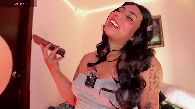 kiki cavilll online show from March 21, 3:39 pm