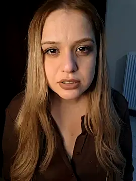 cansuozell online show from October 10, 5:40 pm