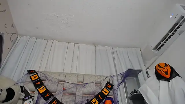 KOURTNEY-- online show from October 12, 3:09 am