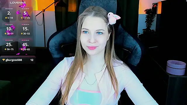 CuteMousee online show from March 10, 9:13 am