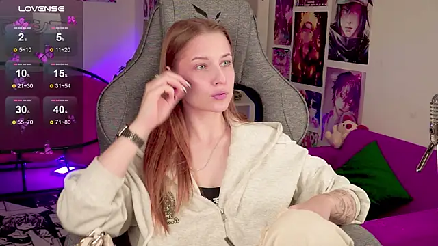 CuteMousee online show from October 10, 9:25 am