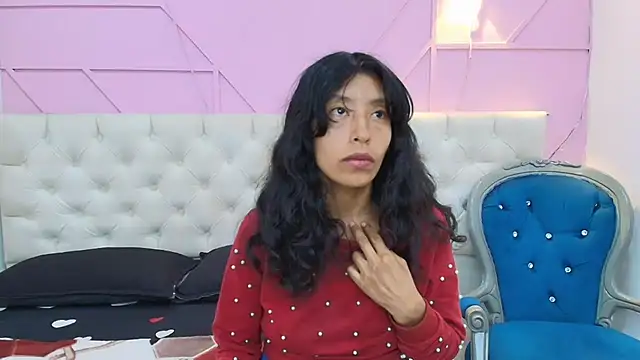 karolinee 66  online show from May 24, 4:11 am