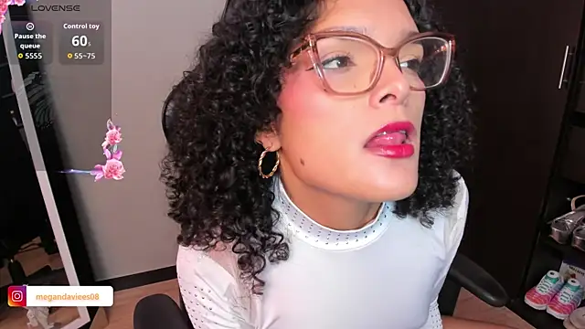 MeganDaviees online show from March 23, 8:15 pm