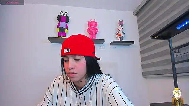 Gangster Girl online show from February 17, 6:56 am