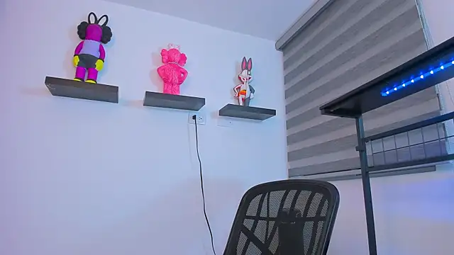 Gangster Girl online show from November 20, 12:55 am