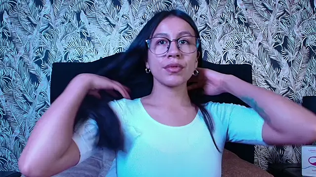 EmiGomez  online show from May 23, 12:20 am
