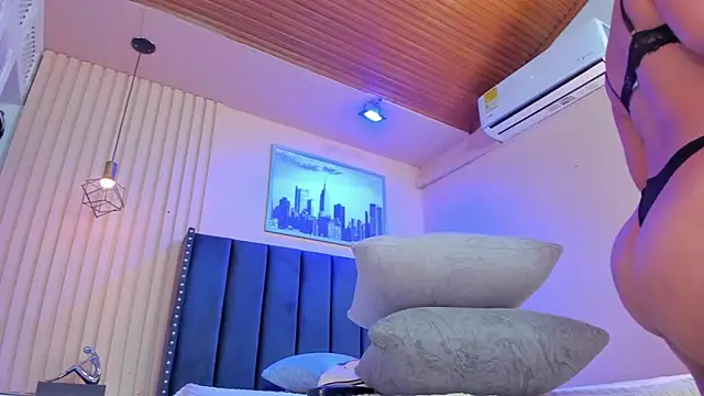 viiolett lee online show from April 8, 8:55 pm