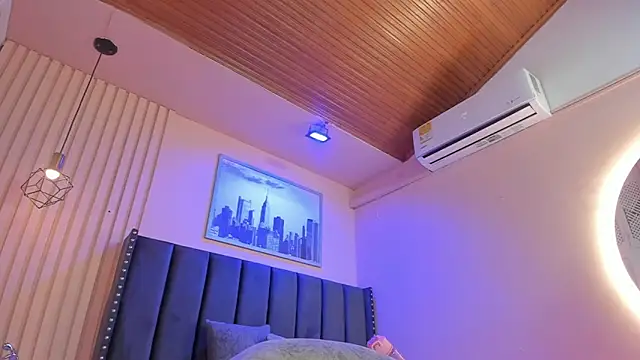 viiolett lee online show from November 6, 10:59 pm