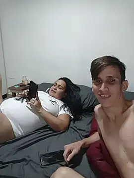 Milfvalesk online show from May 6, 10:47 pm