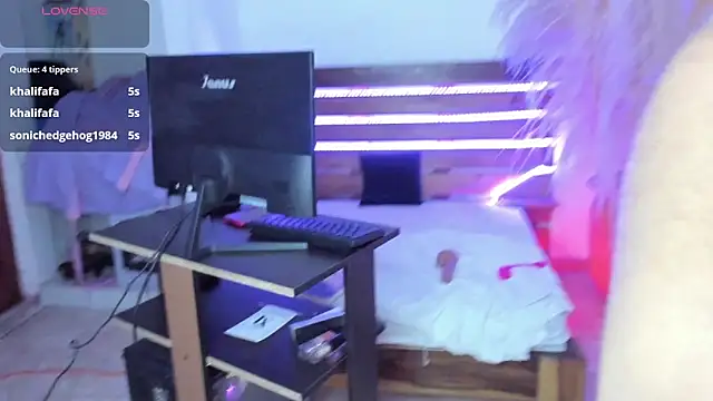 nadine russo online show from February 19, 11:36 pm