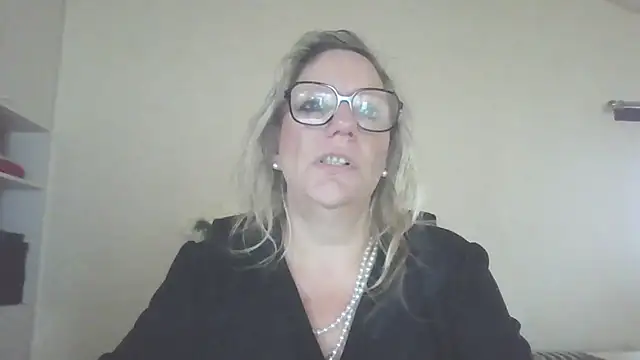 Silkesquirt online show from September 18, 6:56 am