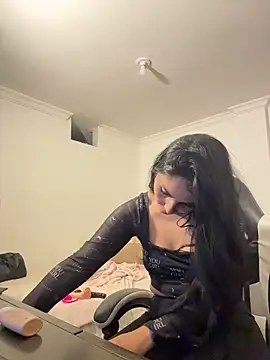  miaquevedo  online show from May 11, 12:29 pm