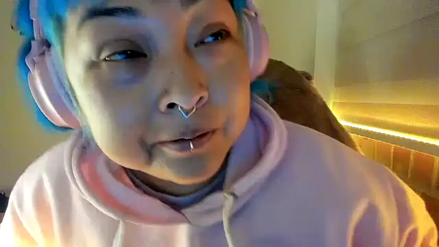 Shaddycute  online show from December 22, 12:58 am