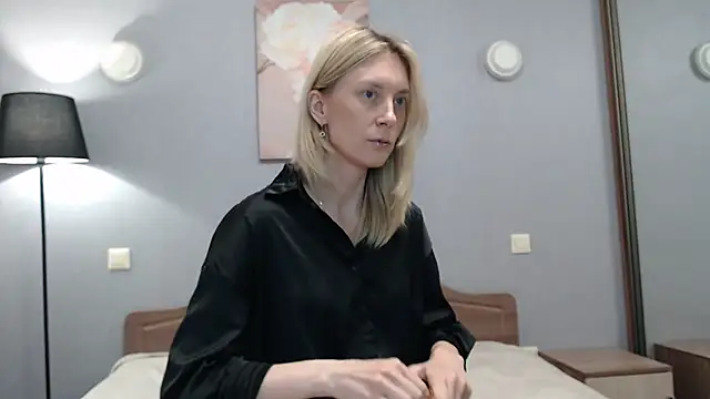 AvelinaLeoni online show from April 30, 6:40 am