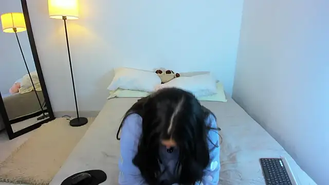 Elle Lee  online show from March 7, 1:34 am