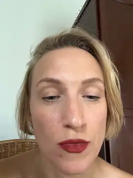 UmaTruewoman online show from May 6, 8:07 am