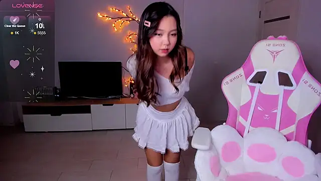 Fluffy Rose online show from October 6, 3:18 pm