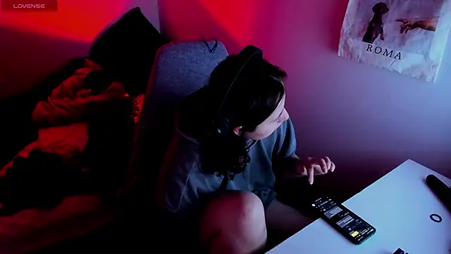 bonnie moon  online show from May 16, 9:14 pm