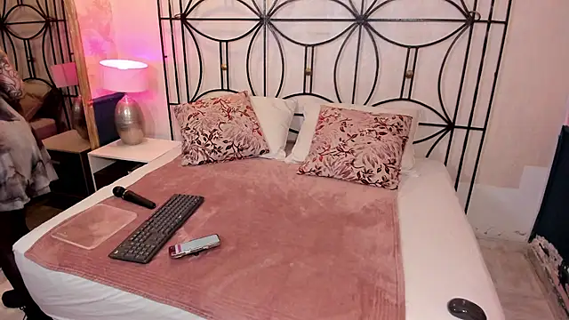 Paiige peach online show from November 19, 7:58 pm