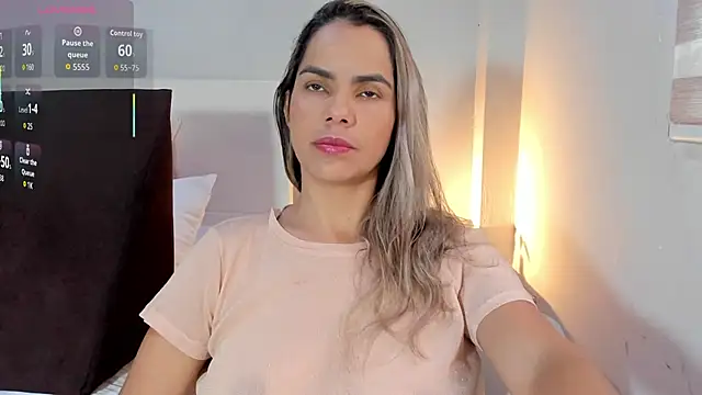 ClaraMariaMon online show from November 30, 2:10 pm