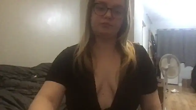 honeyyy24 online show from October 5, 6:46 pm